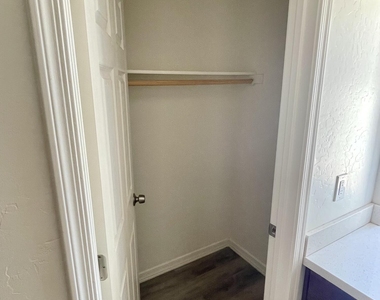 2301 N 28th Street - Photo Thumbnail 6
