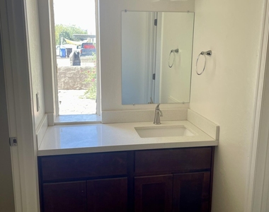 2301 N 28th Street - Photo Thumbnail 5