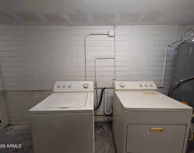 810 W 12th Street - Photo Thumbnail 15