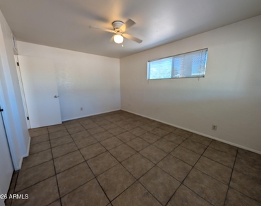 810 W 12th Street - Photo Thumbnail 10