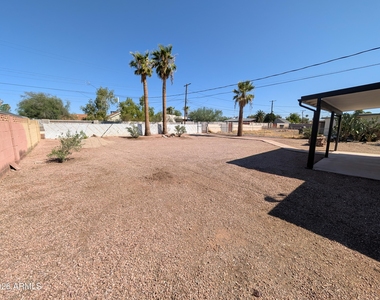810 W 12th Street - Photo Thumbnail 20