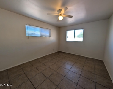 810 W 12th Street - Photo Thumbnail 11
