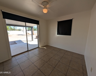 810 W 12th Street - Photo Thumbnail 13