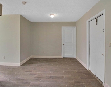 3060 Martin Avenue - Photo Thumbnail 6