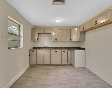 3060 Martin Avenue - Photo Thumbnail 2
