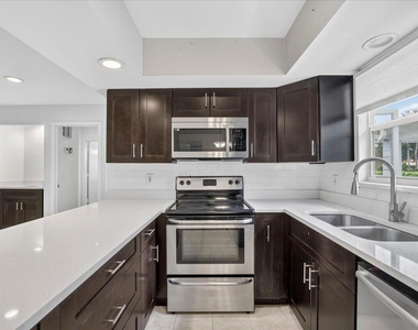 13867 Eastpointe Way - Photo Thumbnail 8