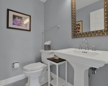 3033 E Rose Lane - Photo Thumbnail 3