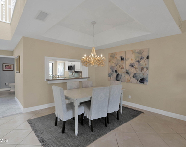 3033 E Rose Lane - Photo Thumbnail 8