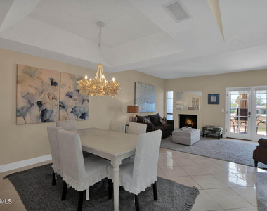 3033 E Rose Lane - Photo Thumbnail 7