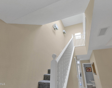 3033 E Rose Lane - Photo Thumbnail 12