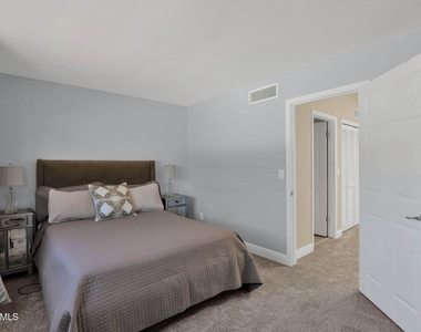 3033 E Rose Lane - Photo Thumbnail 18