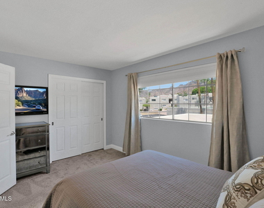 3033 E Rose Lane - Photo Thumbnail 19