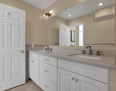 3033 E Rose Lane - Photo Thumbnail 14