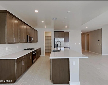 40637 W Williams Way - Photo Thumbnail 2