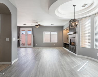 7727 S 45th Lane - Photo Thumbnail 4