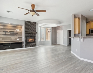 7727 S 45th Lane - Photo Thumbnail 6