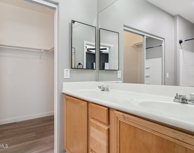 7727 S 45th Lane - Photo Thumbnail 13