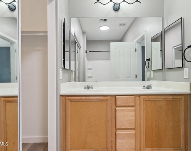 7727 S 45th Lane - Photo Thumbnail 14