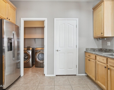 7727 S 45th Lane - Photo Thumbnail 8