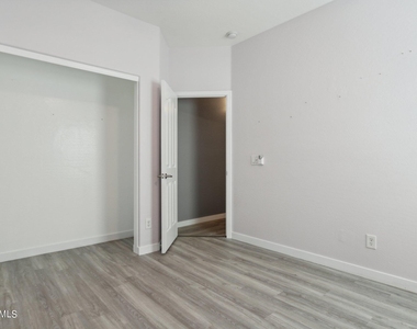 7727 S 45th Lane - Photo Thumbnail 21