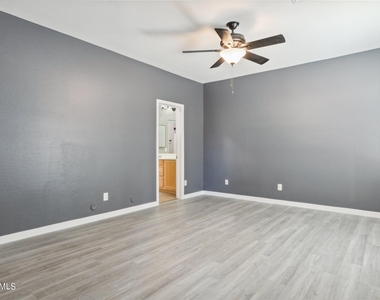 7727 S 45th Lane - Photo Thumbnail 11