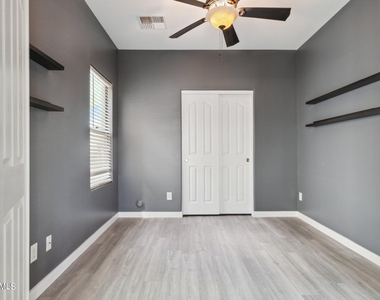 7727 S 45th Lane - Photo Thumbnail 16