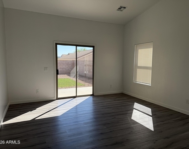1833 S 106th Lane - Photo Thumbnail 3