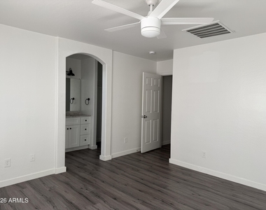 1833 S 106th Lane - Photo Thumbnail 10