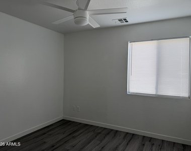 1833 S 106th Lane - Photo Thumbnail 8