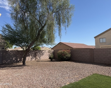 1833 S 106th Lane - Photo Thumbnail 5