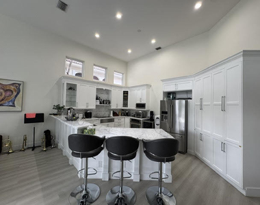 7131 Mallorca Crescent - Photo Thumbnail 2