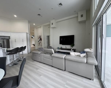 7131 Mallorca Crescent - Photo Thumbnail 7