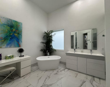 7131 Mallorca Crescent - Photo Thumbnail 30