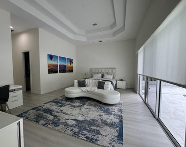 7131 Mallorca Crescent - Photo Thumbnail 10