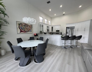 7131 Mallorca Crescent - Photo Thumbnail 4