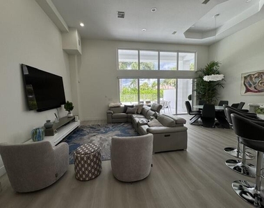 7131 Mallorca Crescent - Photo Thumbnail 5