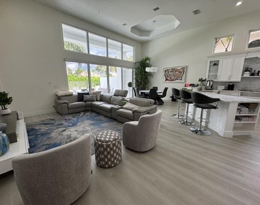 7131 Mallorca Crescent - Photo Thumbnail 6