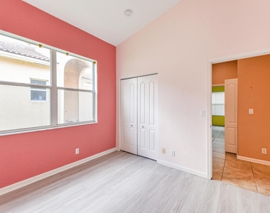 5544 Spanish River Road - Photo Thumbnail 14