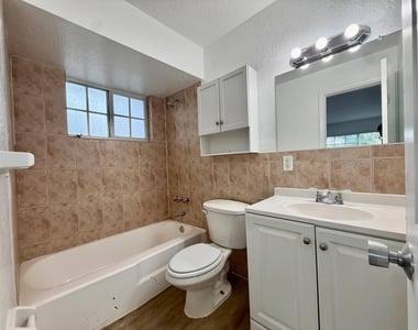 3370 Ne 16th Terrace - Photo Thumbnail 5