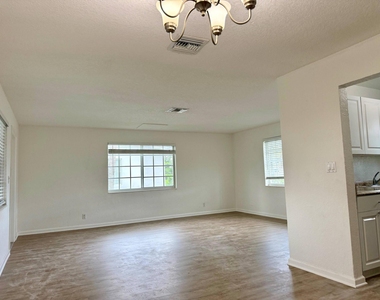3370 Ne 16th Terrace - Photo Thumbnail 4