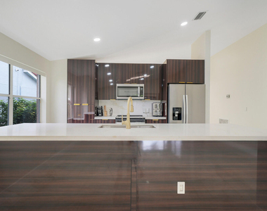 8599 Tourmaline Boulevard - Photo Thumbnail 12