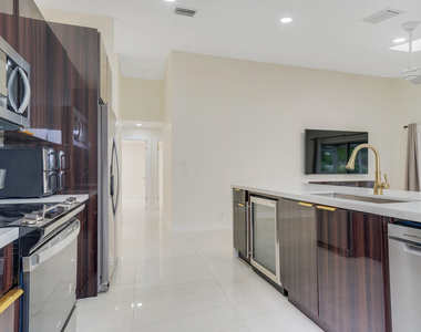 8599 Tourmaline Boulevard - Photo Thumbnail 13