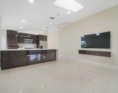 8599 Tourmaline Boulevard - Photo Thumbnail 14