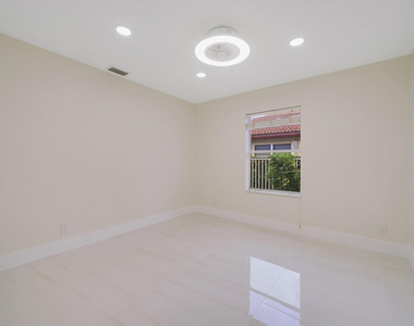 8599 Tourmaline Boulevard - Photo Thumbnail 20