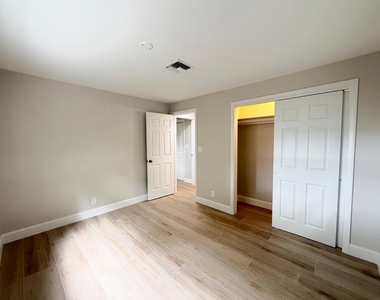 2018 S Waterway Drive - Photo Thumbnail 6