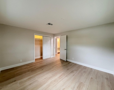 2018 S Waterway Drive - Photo Thumbnail 3