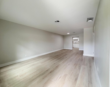 2018 S Waterway Drive - Photo Thumbnail 9