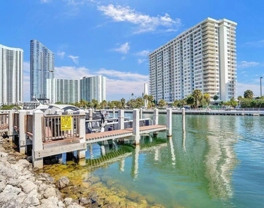 400 Kings Point Drive - Photo Thumbnail 4