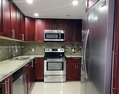 400 Kings Point Drive - Photo Thumbnail 21