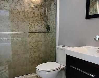 400 Kings Point Drive - Photo Thumbnail 17